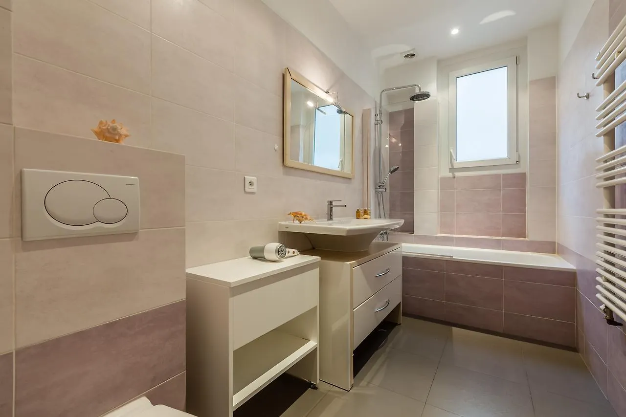 Veeve - Luxembourg Chic Apartment Paris France